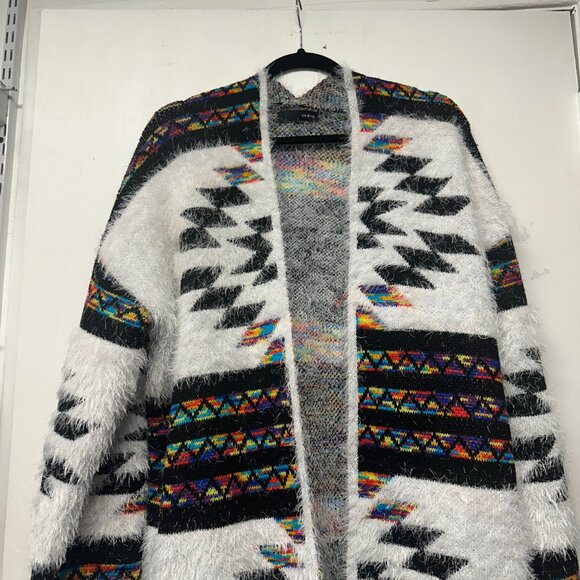 On Blue Aztec Design Fuzzy Cardigan Size M - Picture 2 of 9